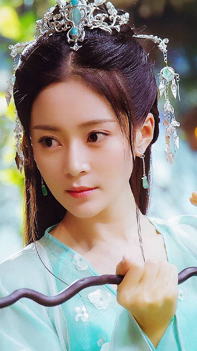 纯妃王媛可在《香蜜》中的造型好美,一眼就被惊艳了!