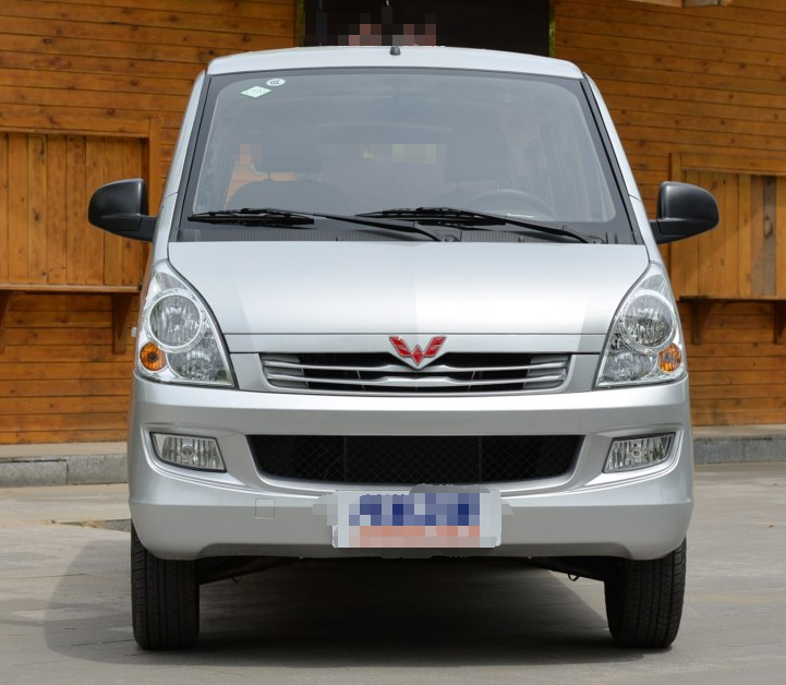 上汽通用五菱-五菱荣光,看起来上档次,外观很潮流!