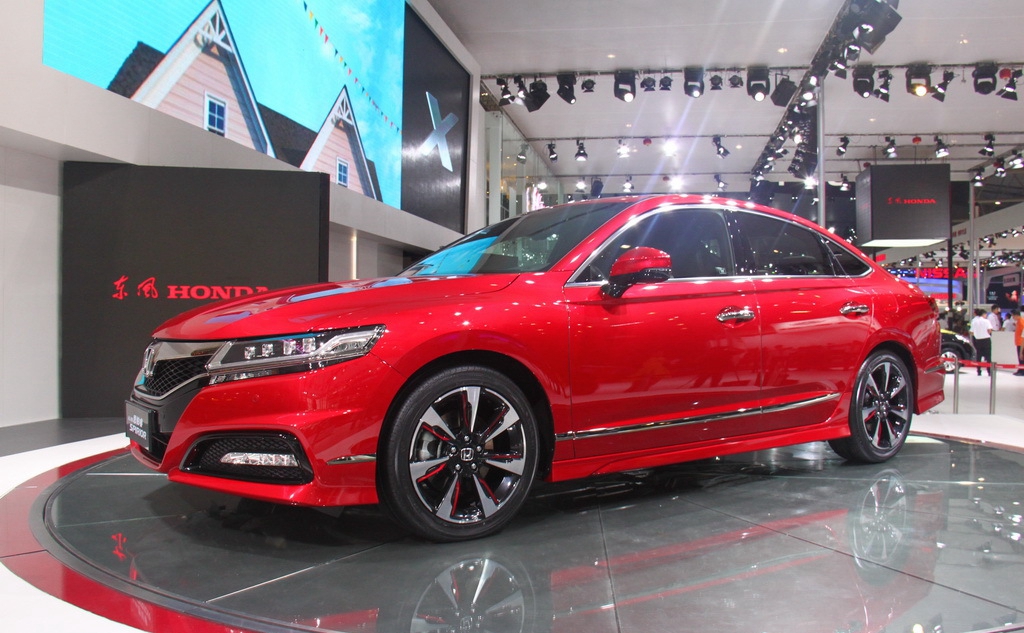 这款东风本田思铂睿,科技感十足,颇具未来的感觉