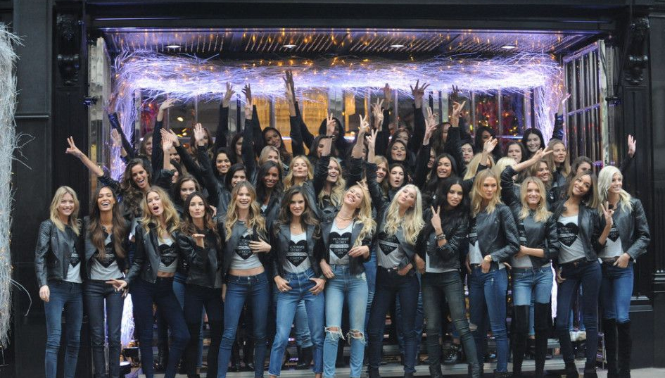 维密美天使大合照,有颜有身材,每一张却都有她?太美了吧!