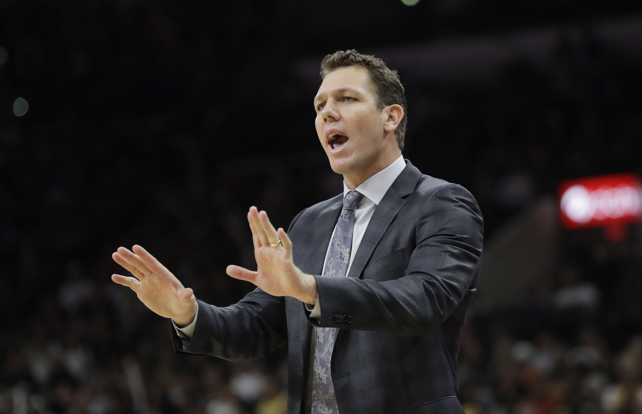 沃顿:我们的防守端出了问题 可能是阵容轮换的原因