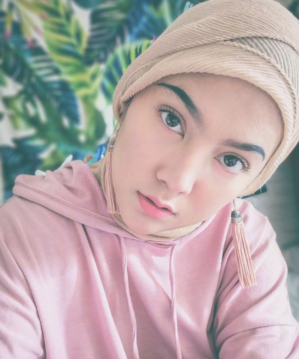 29岁女歌手茜拉怀孕!10岁出专辑22岁成名,音乐天赋堪比贾斯汀