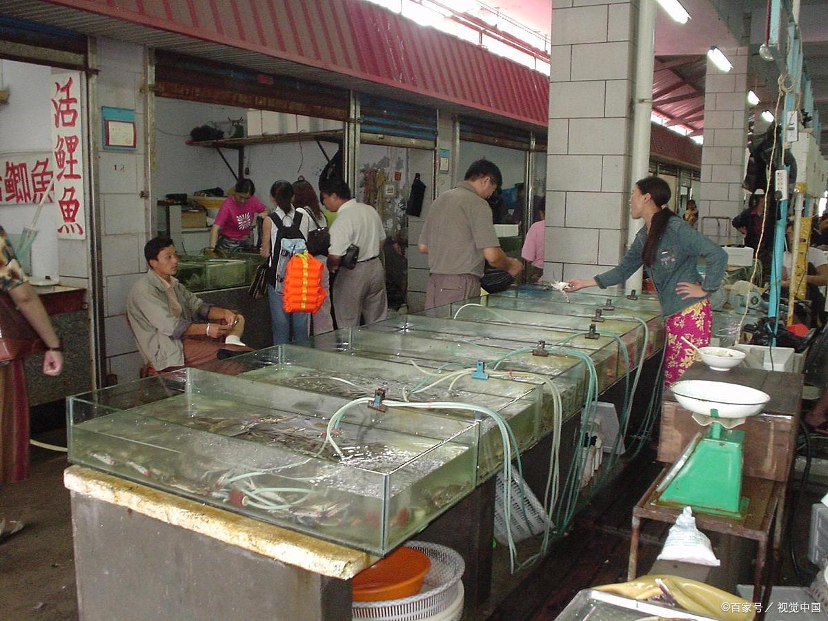 福州男子市场买4斤螃蟹,回家一秤却少了近一斤,摊主称:正常现象