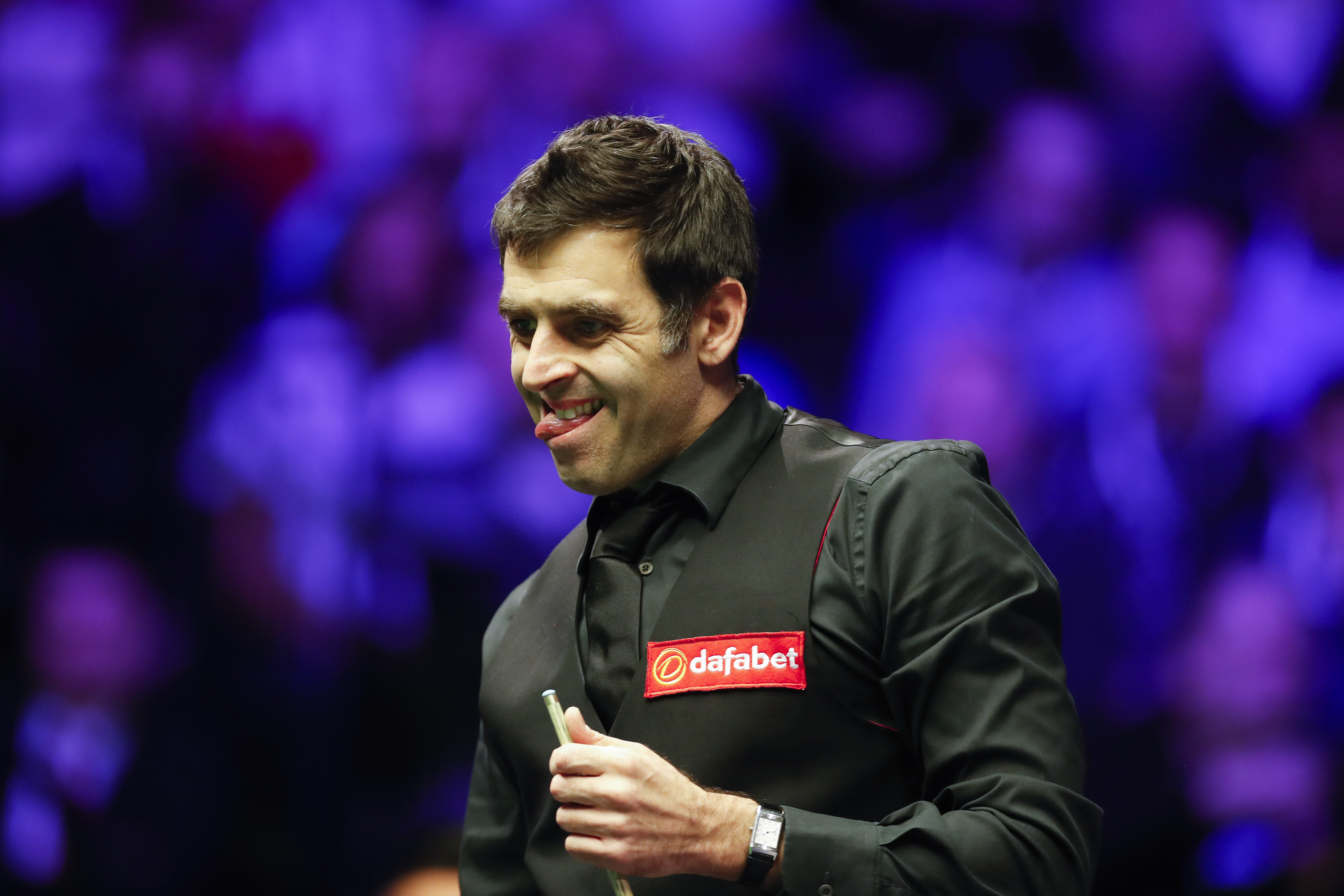 (体育)(2)斯诺克——大师赛:奥沙利文首轮晋级