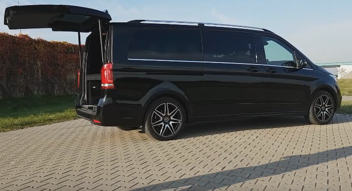 奔驰v250d 这款车十分立体