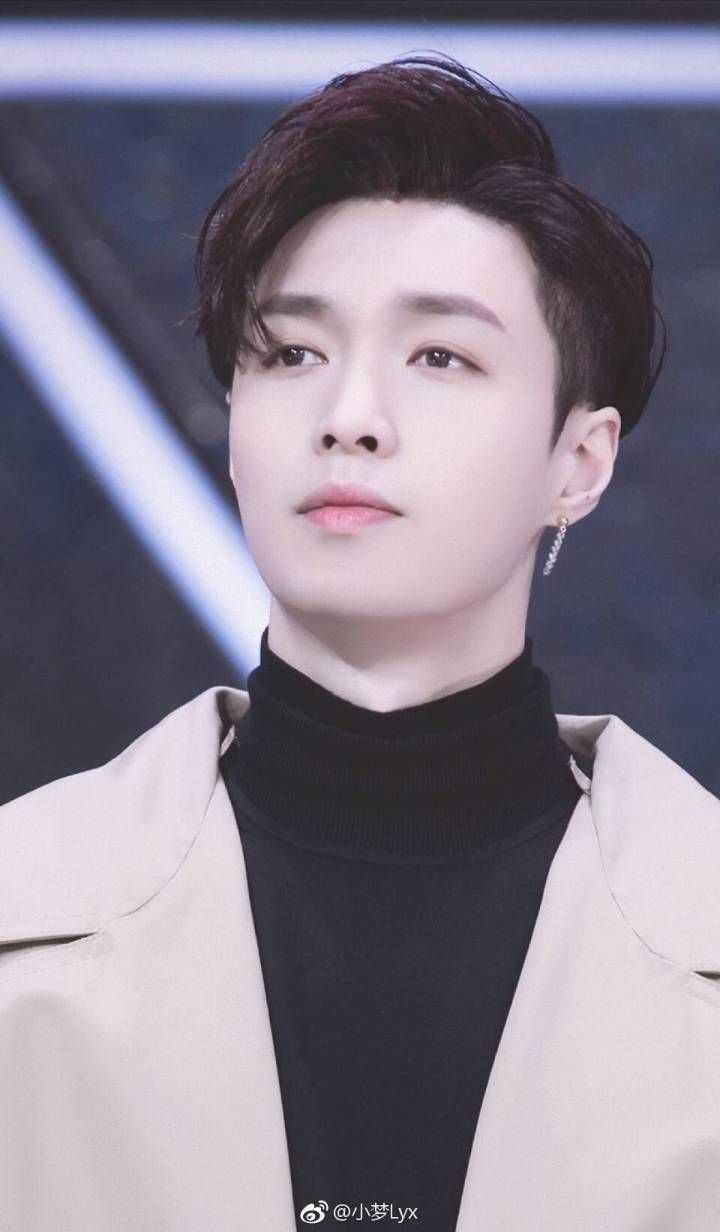 《偶像练习生》张艺兴成为制作人?希望有人不服,solo教做人!