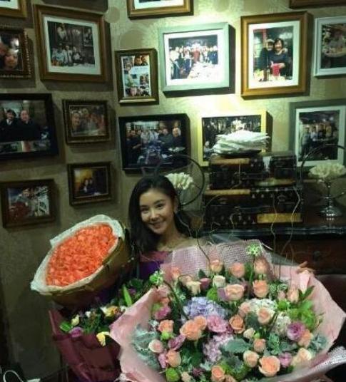 带你参观王雷住的豪宅,家里就刷了大白墙,跟普通家庭没区别