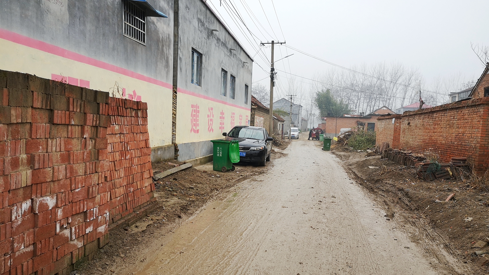 那里的村村通道路是什么样呢,在降过雨后是否也是这样呢,欢迎留言讨论