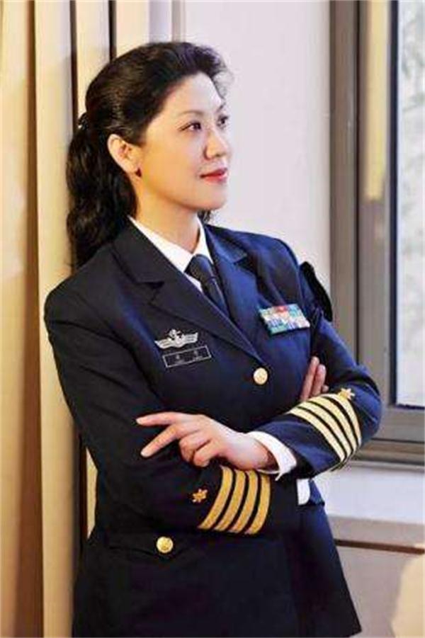 国防大学3位美女教授,才貌双全,都是大校军衔,享正师级待遇!