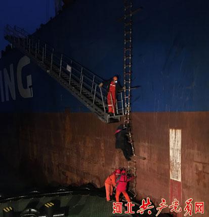 引航员杨炳栋:让党徽在千帆百舸中闪闪发光