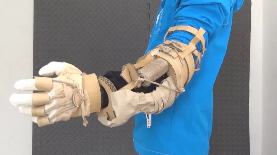 玩家自制《只狼:影逝二度》义肢钩爪