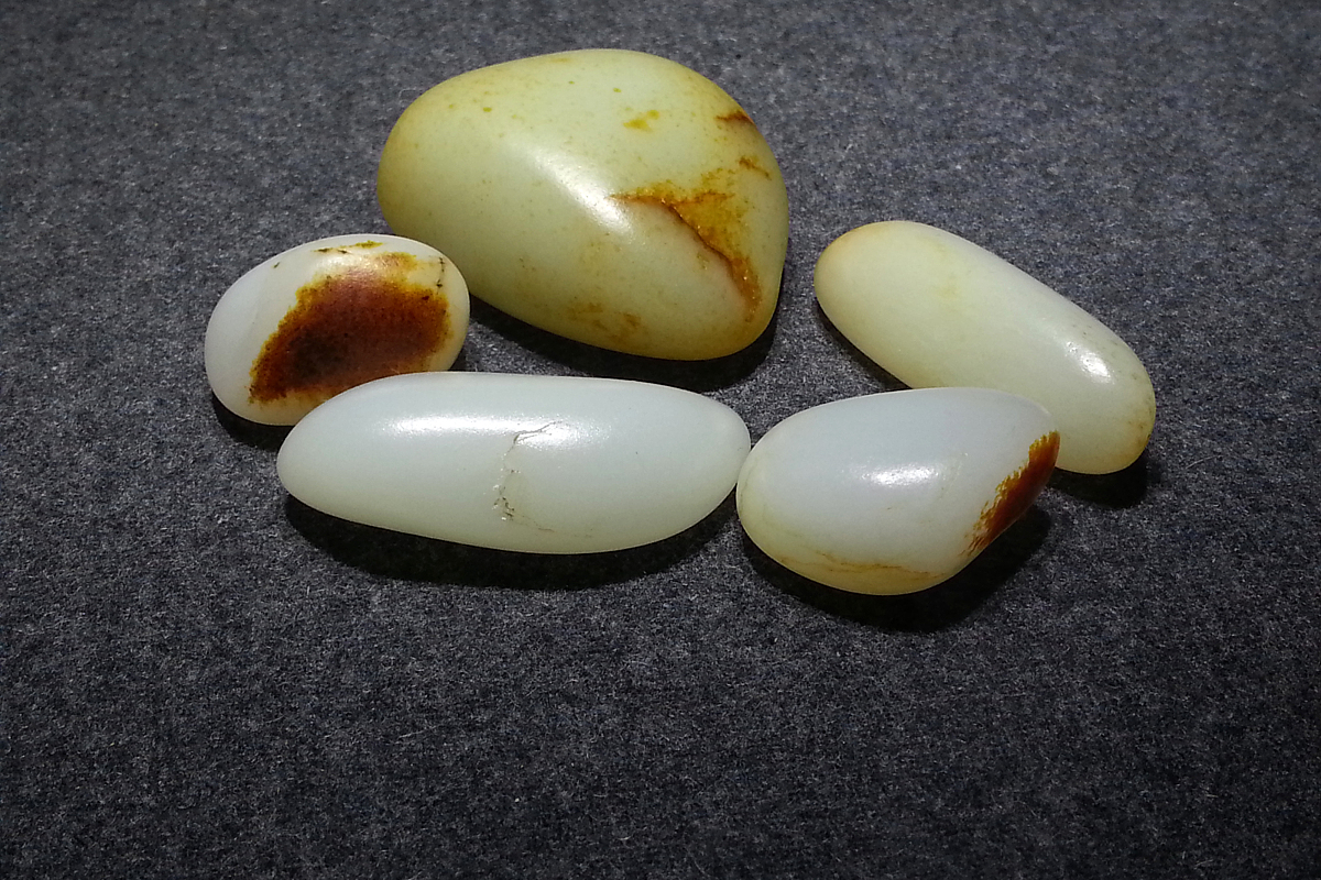 [原文:和田玉籽料与其他玉种相比.