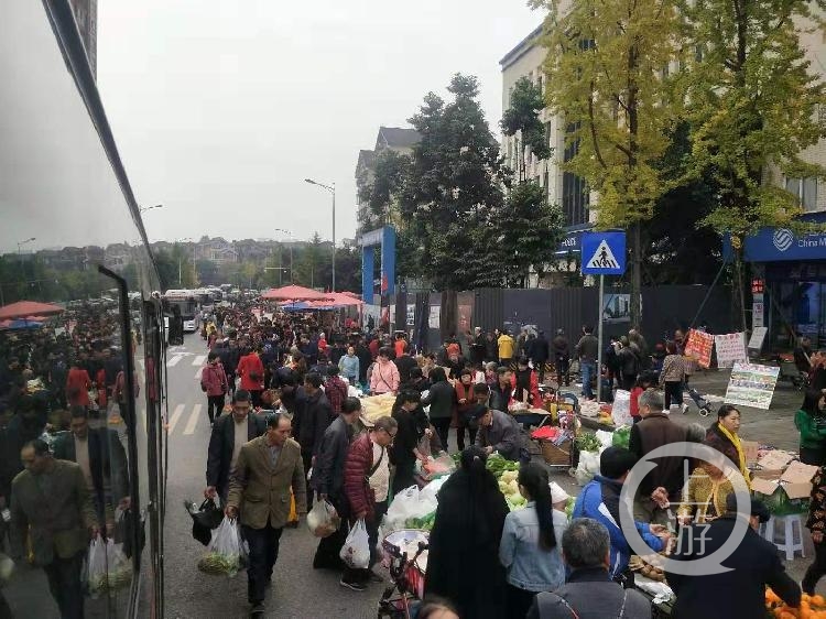 600米能堵一个小时 鸳鸯街道赶集日成上班族灾难日