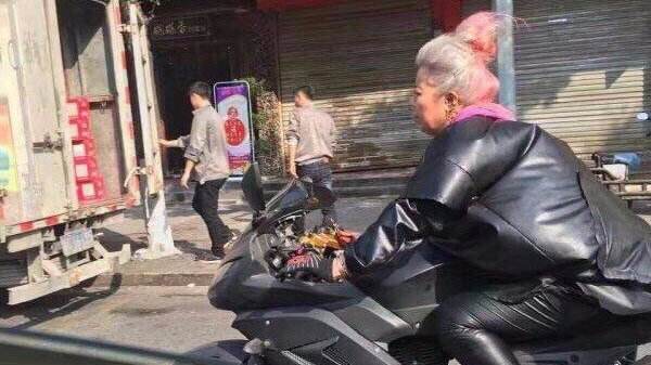 "追风奶奶"被抓 媒体:网红影响力变现不能失底线