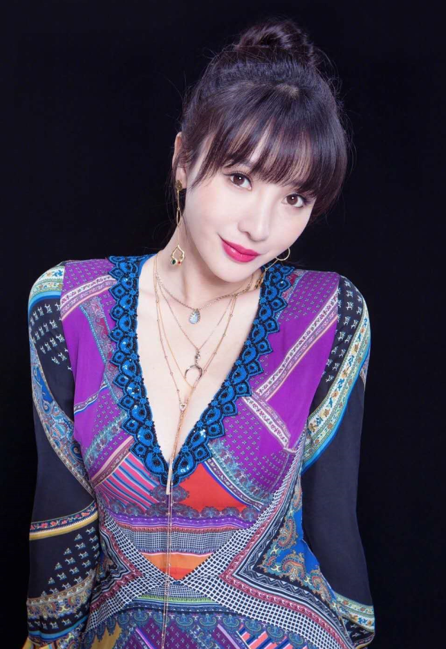 盘点柳岩最美的五张照片,宁不知倾城与倾国,佳人难再