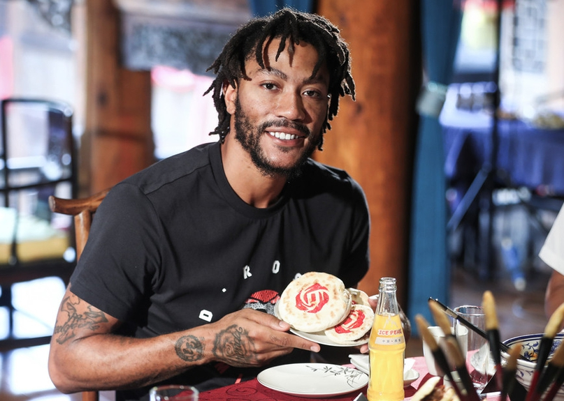 罗斯穿上戏服玩篮球,这是将中西文化结合的最好的一位mvp!