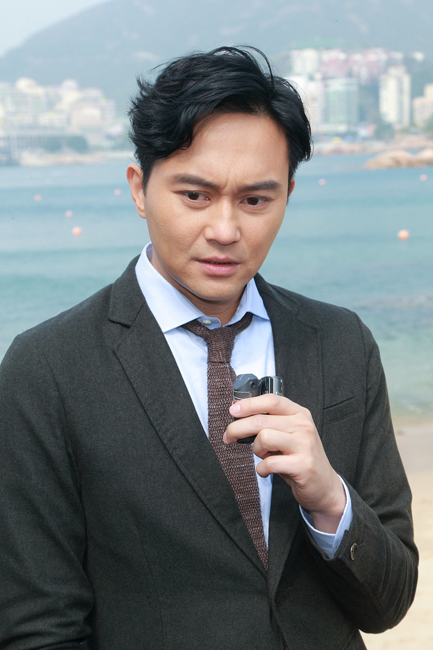 8月17日,52岁的张智霖突然引发了热议,这一次是因为他的老婆袁咏仪,在