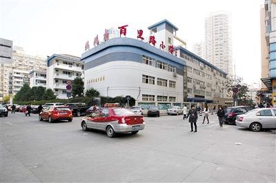 学校施教区范围为东至广化桥路,南至鹿城路,西至东