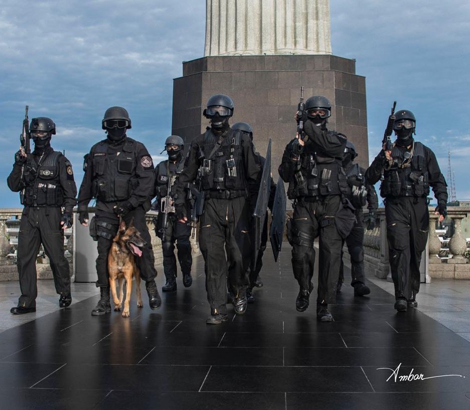 与毒枭正面硬刚!巴西票房冠军,巷战最强,打击罪犯毫不手软