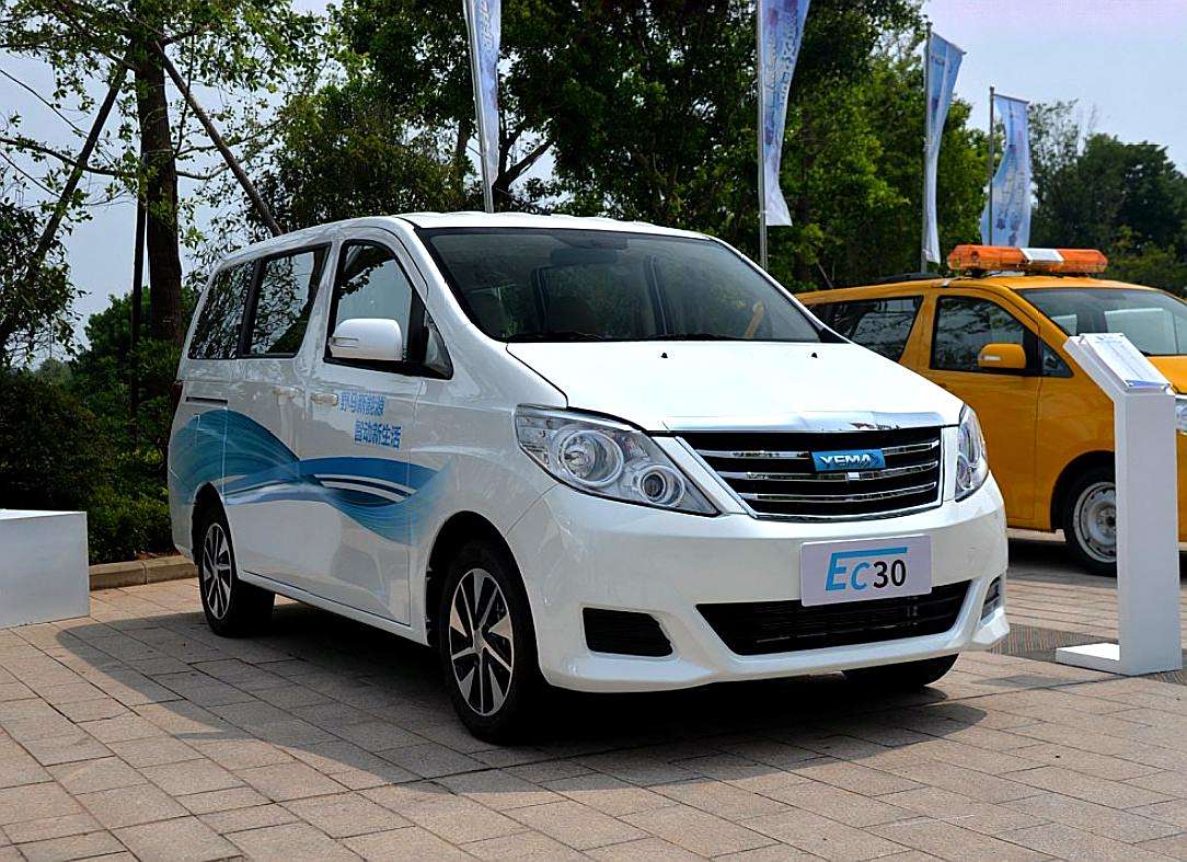 野马ec30纯电动mpv沿用了现款车型的设计,营造出大气的视觉效果