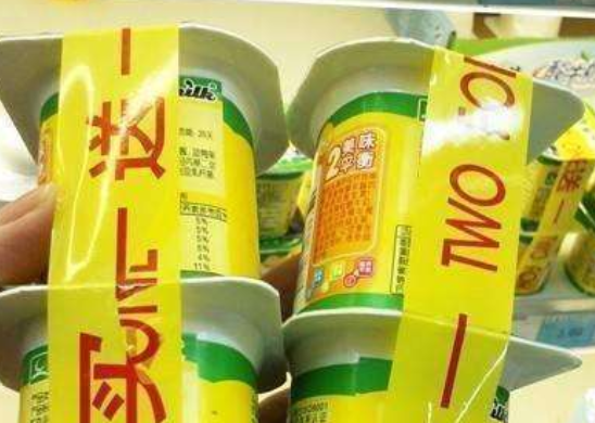 超市酸奶保质期,明明很长,老板非要买一送一呢?网友:上当了!