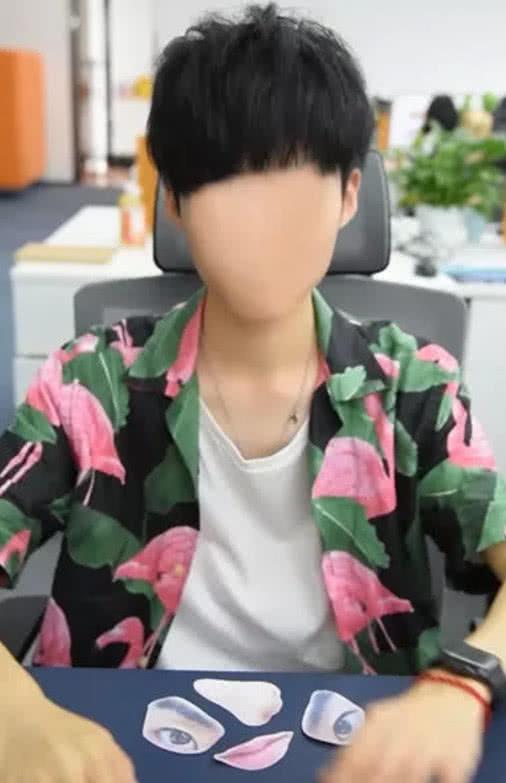 抖音"最丑无脸男"走红,露出面部后,网友:丑男变形记?