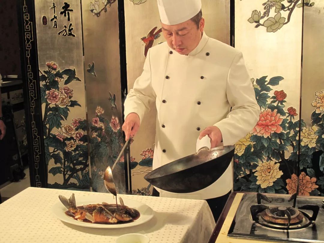 烹饪大师胡忠英:用五十年光阴,磨杭帮菜一剑