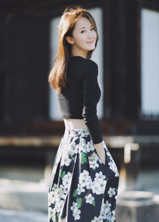 她饰演《克拉恋人》叶琦惹争议,戏外成时尚宠儿,美貌不输唐嫣!