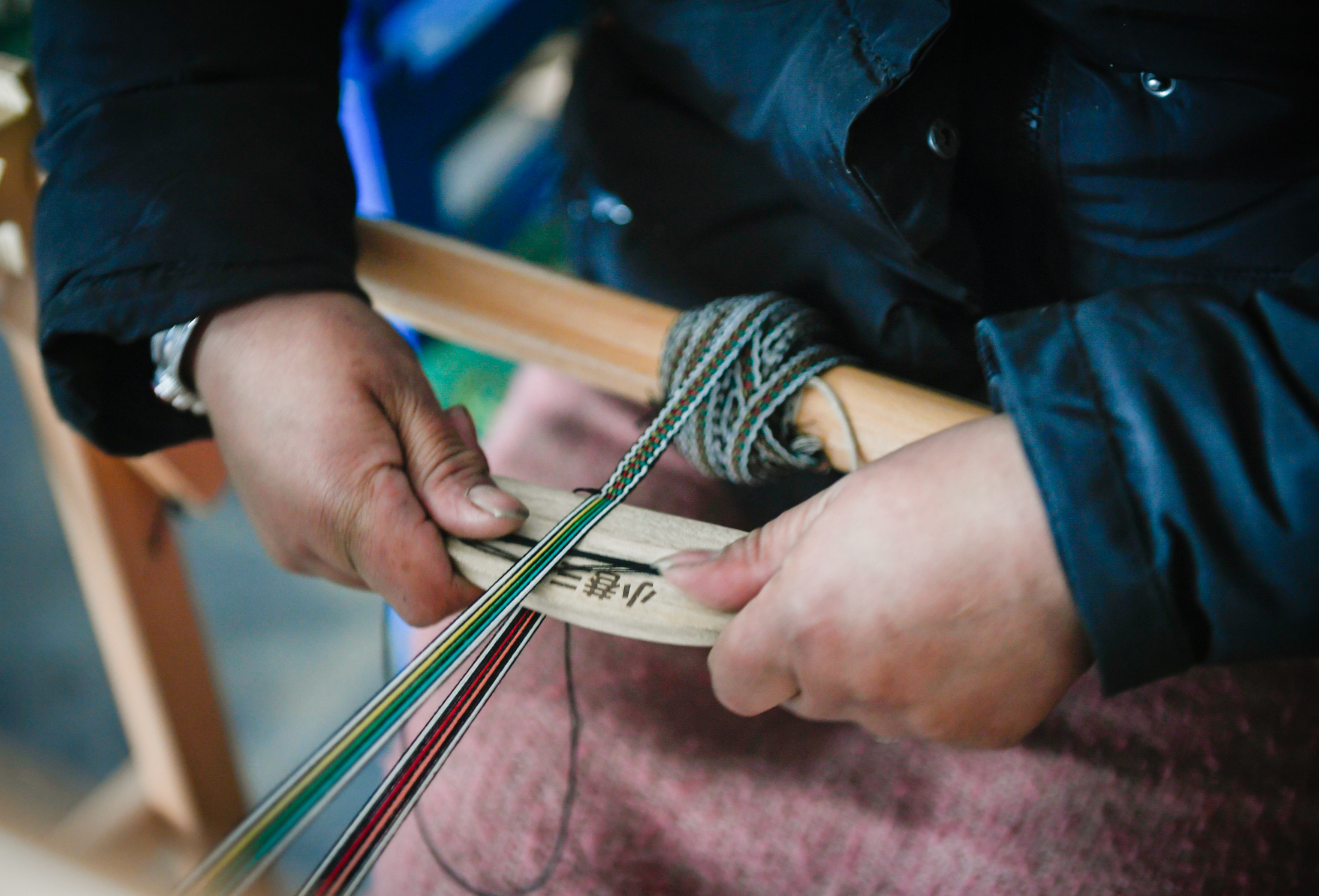 西藏那曲:手工编织助脱贫(2)