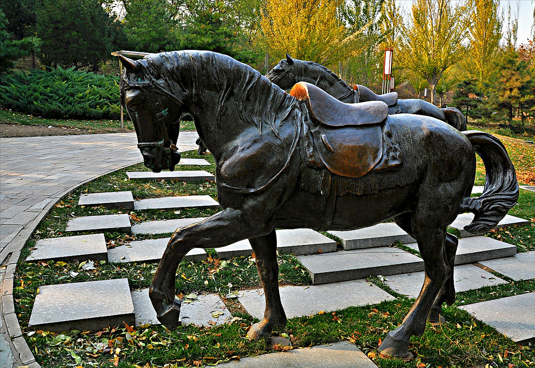 寻找专业的铸铜雕塑师或工作室:寻找有经验和专业技能的铸铜雕塑驶蝌