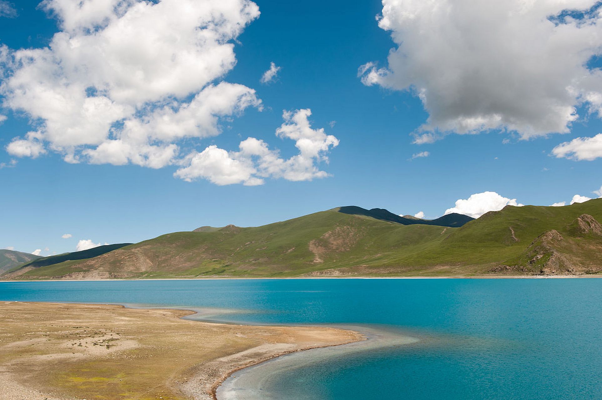 乌拉特中旗位于内蒙古巴彦淖尔市,北与蒙古国交界,是"呼包鄂"经济圈