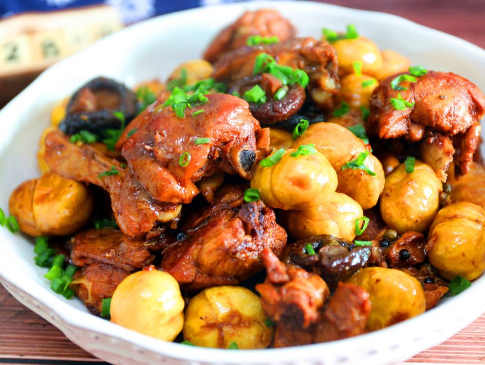 板栗和鸡是天生一对,板栗烧鸡最好吃的做法,鸡肉鲜美,板栗香糯