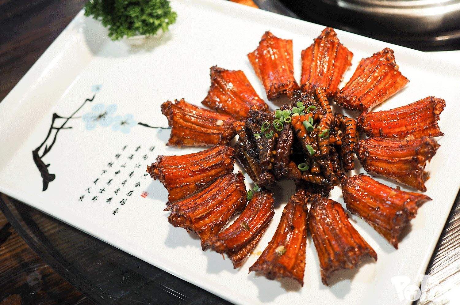口味蛇是一道湖南省传统的名菜,营养价值非常高