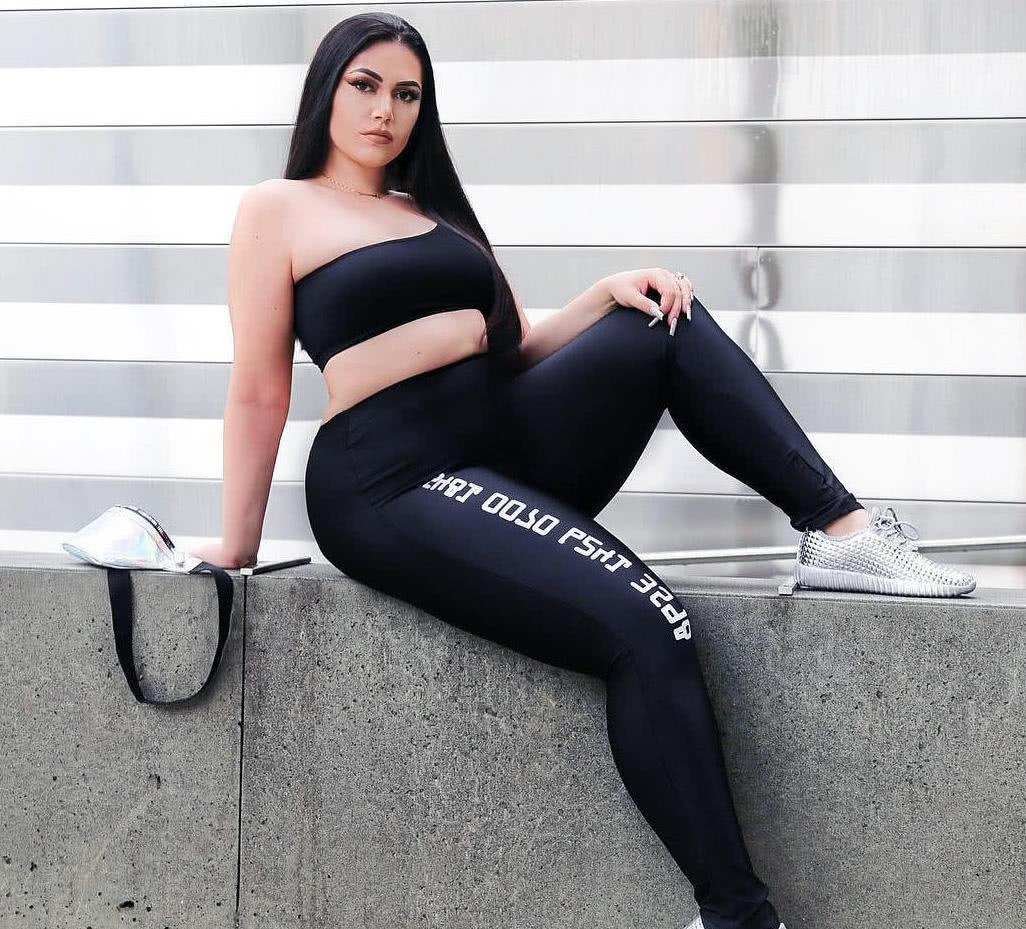 被称为"最美大码模特"的微胖女神,曾因臀部太大被公司开除