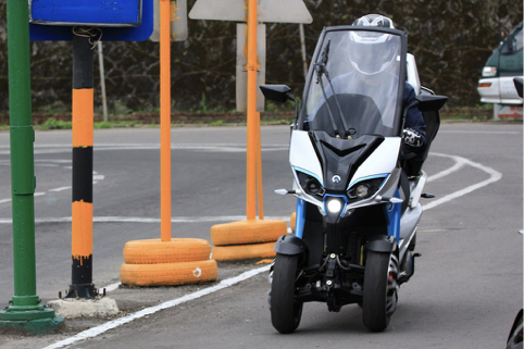 来自法国的三轮摩托车adiva ad1试驾体验