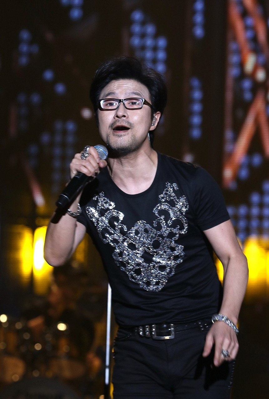 汪峰回应罗刹海市争议:原谅我无脑后的清醒,  汪峰畅聊回应刀郎事件:"