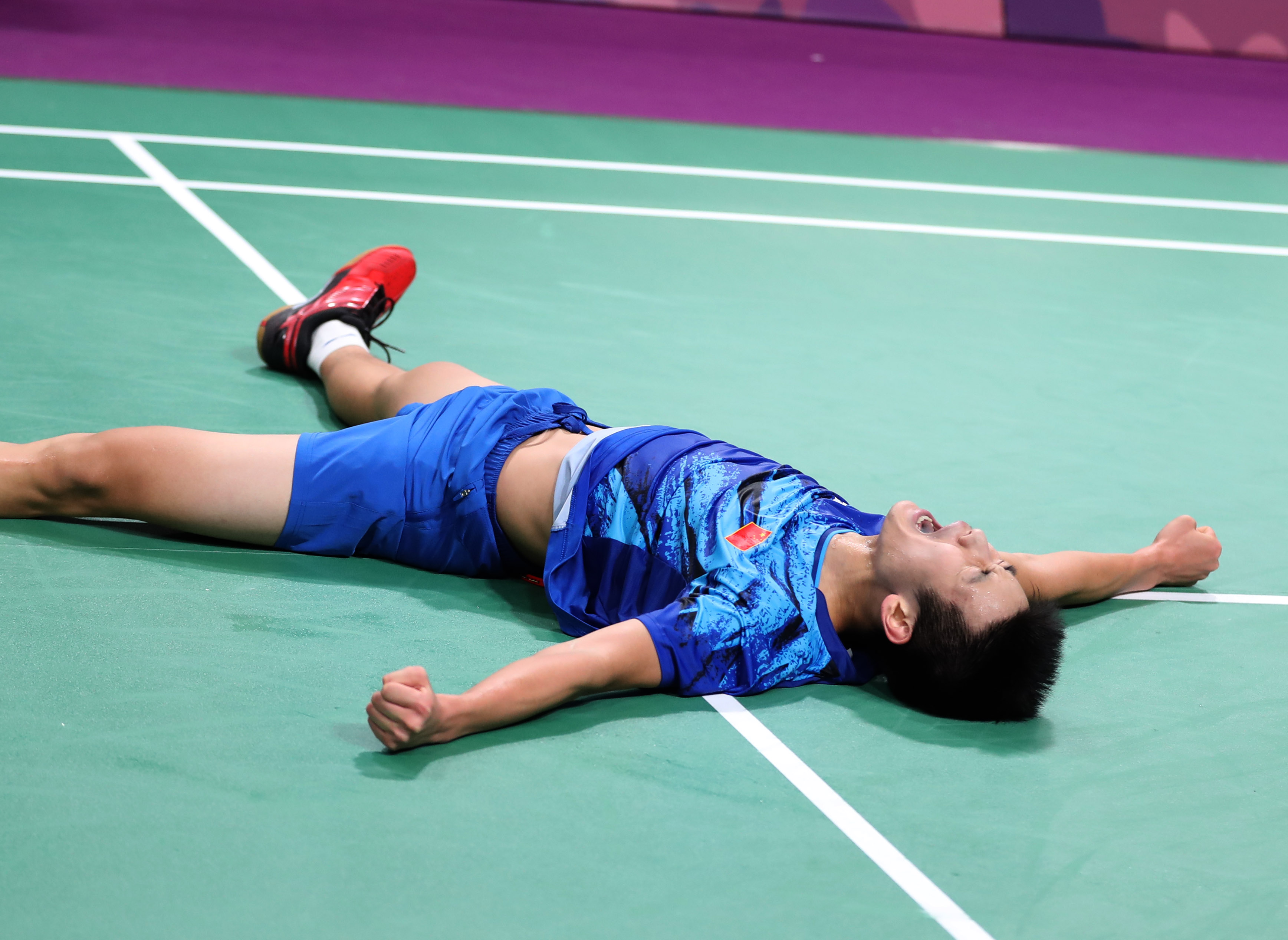 羽毛球——李诗沣获得男子单打冠军