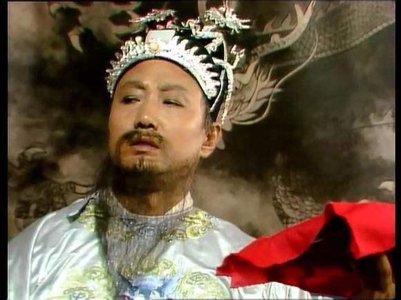 忠顺王爷派人造访贾府,暗隐了两个信息