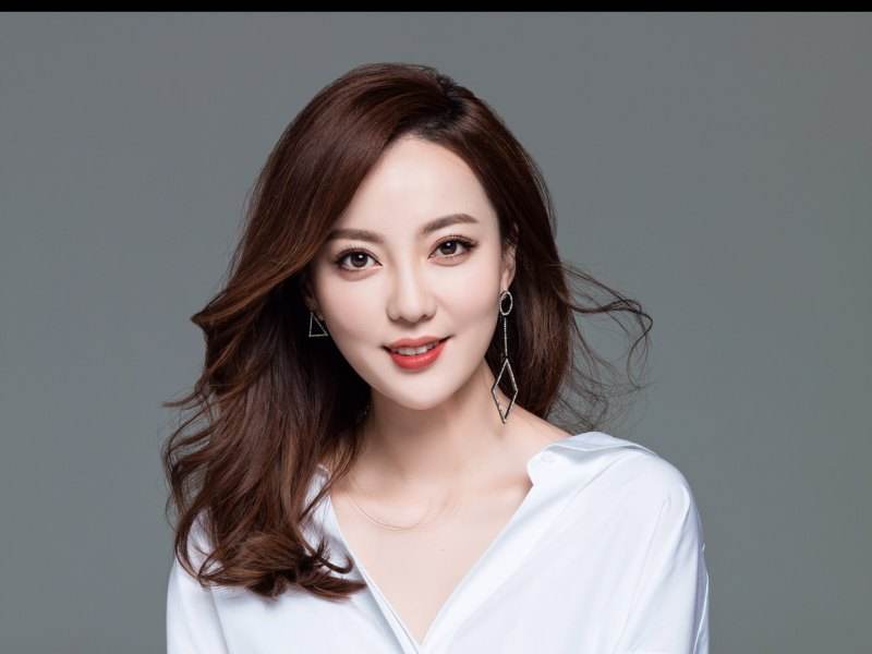 近日,安徽台一姐余声在社交平台晒出自己诞下儿子的