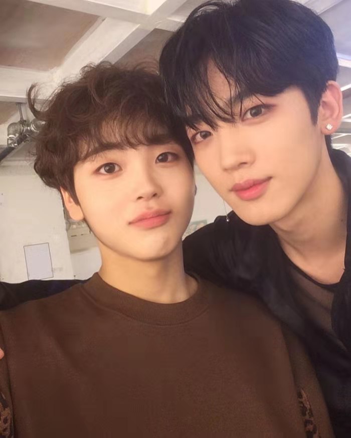 x1宋亨俊x金曜汉合照公开,超级帅气的哥哥弟弟!
