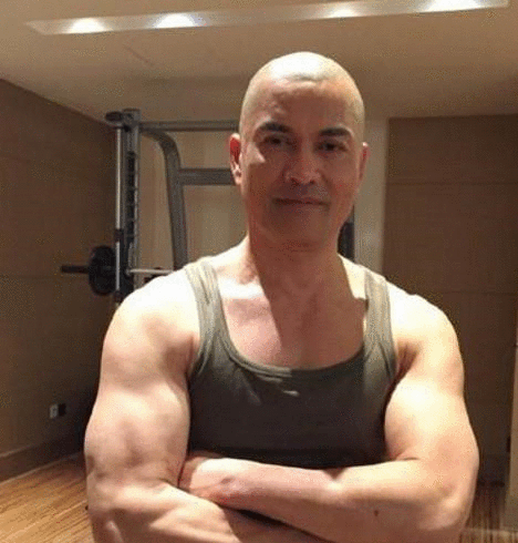 63岁"吕大爷"身强力壮,肌肉让年轻人羡慕,硬把年龄变成了数字