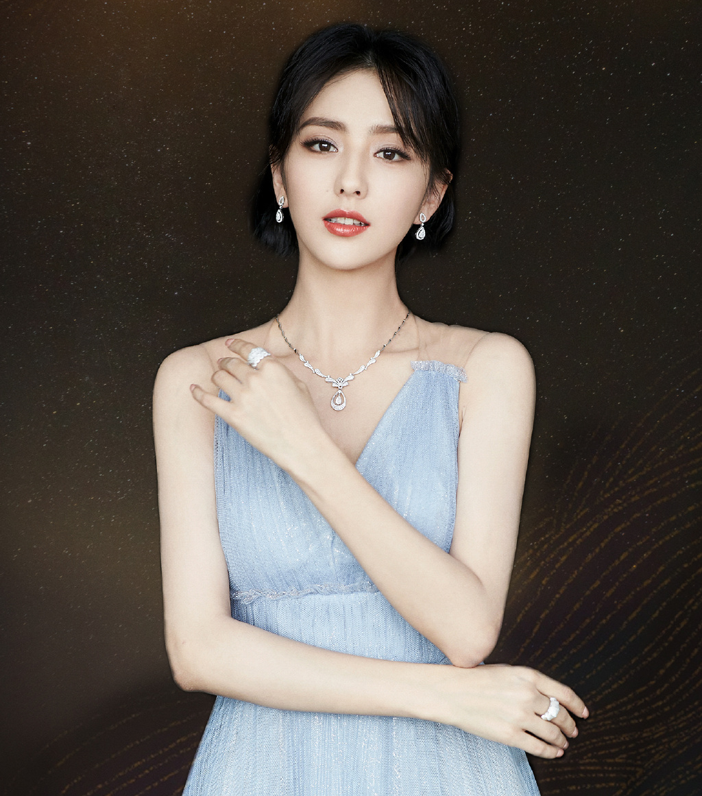 佟丽娅换新发型超年轻,波波头头短发原来那么美,她真不像35岁