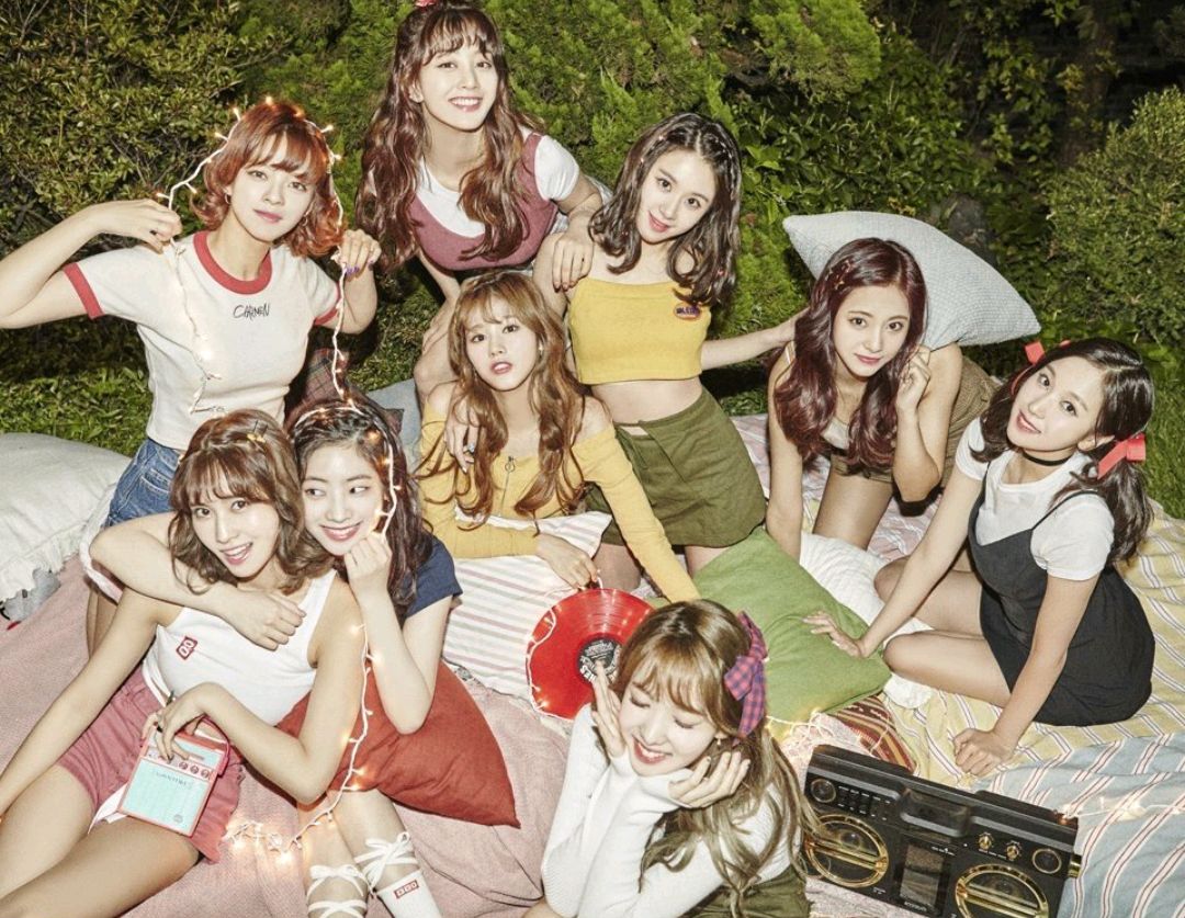 韩女团twice回归,元气少女转型御姐风,造型改变的成员谁最好看?