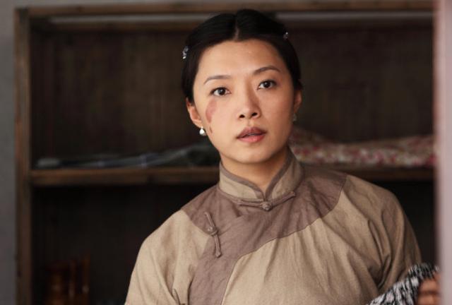 两人同演《亮剑》走红,今一人片约不断婚姻幸福,她有演技却不红