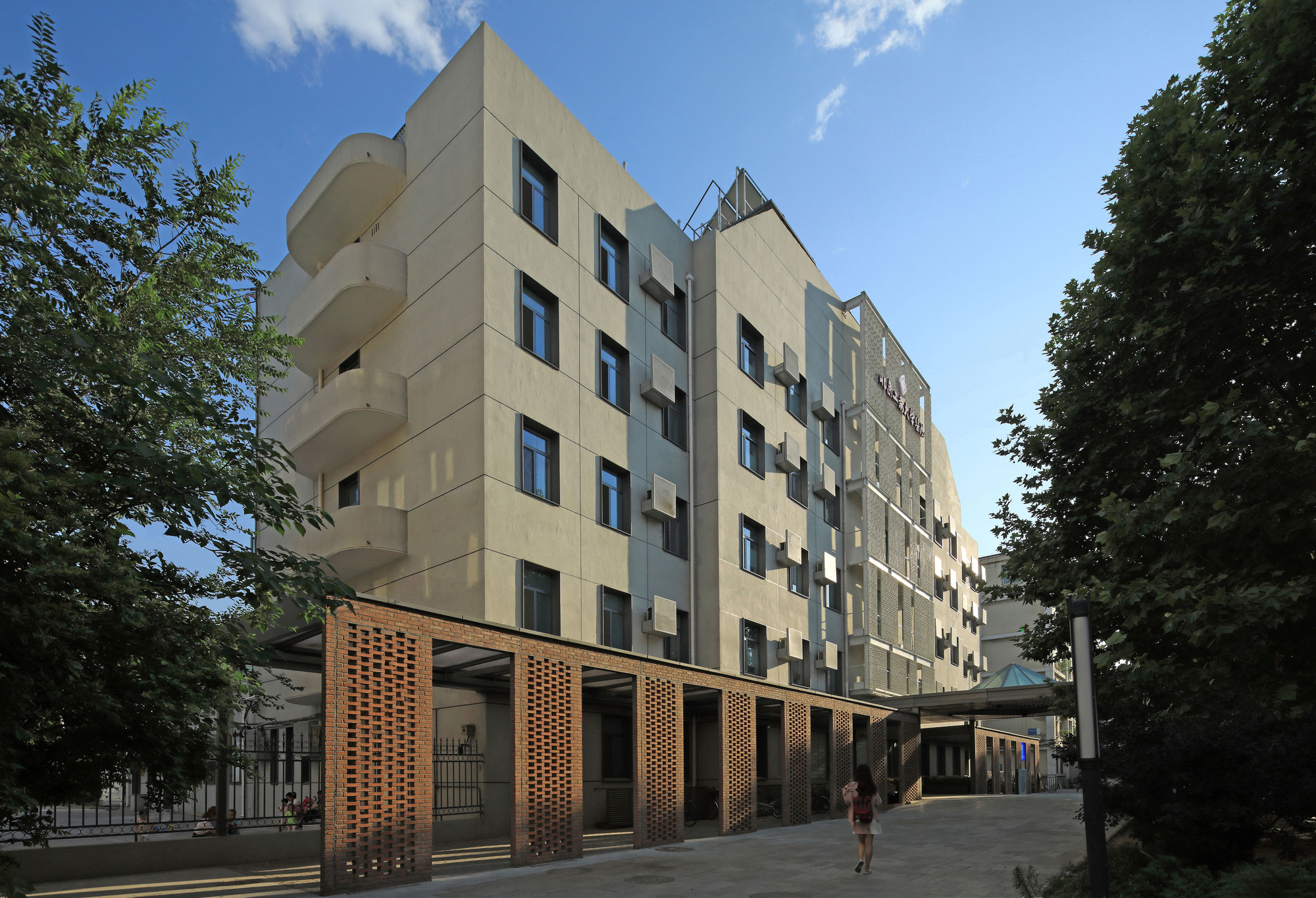 赛宾:北京工业大学医院立面改造设计