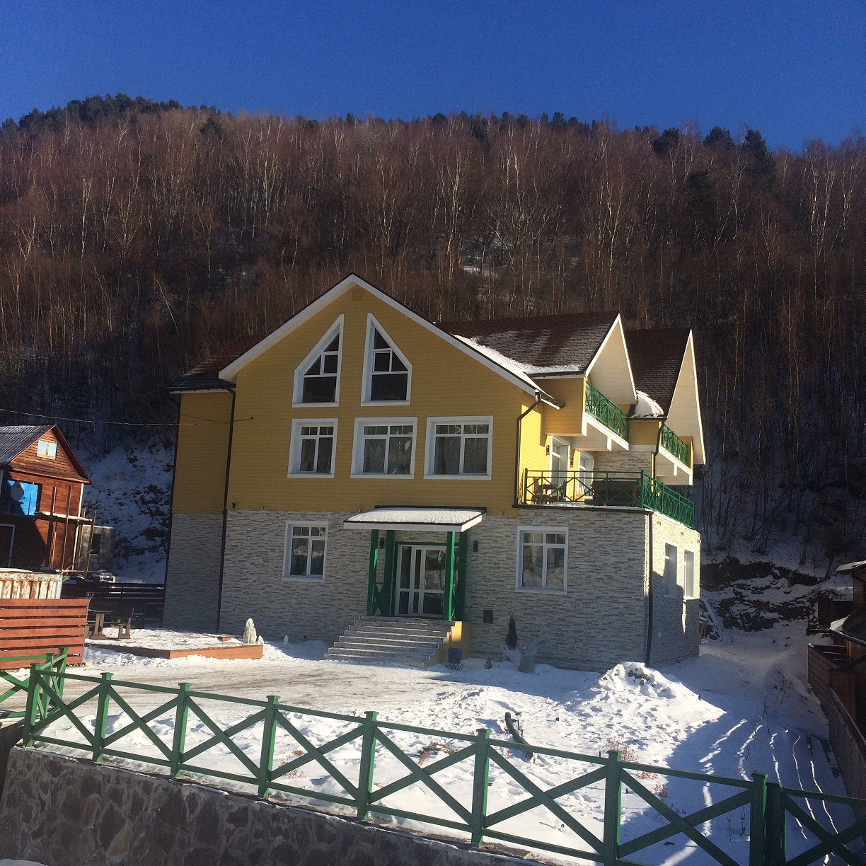 李健歌声中的贝加尔湖冬日指南 | 住宿攻略