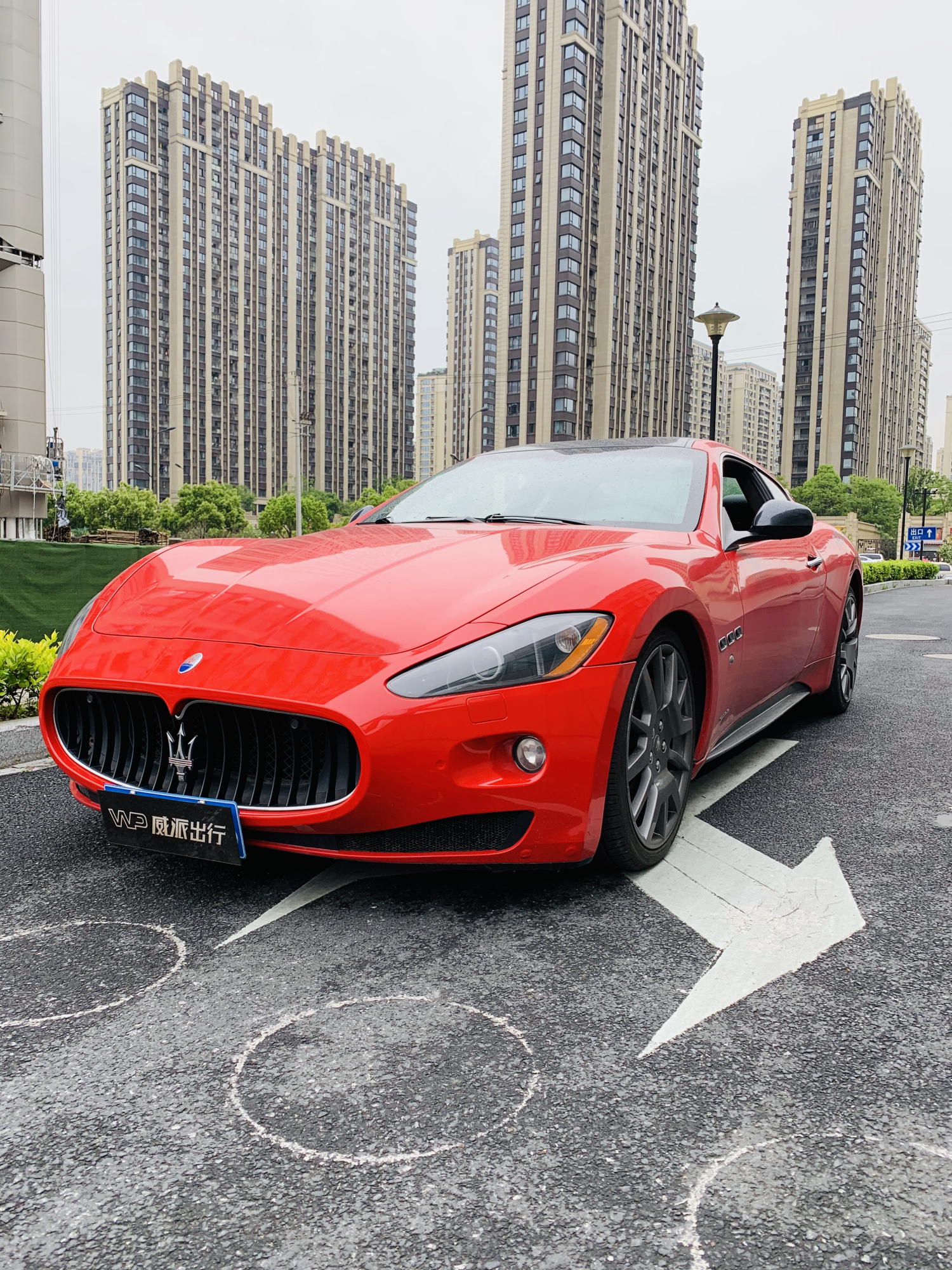 大红色的玛莎拉蒂你见过么,不是游戏里粉红色那种哦