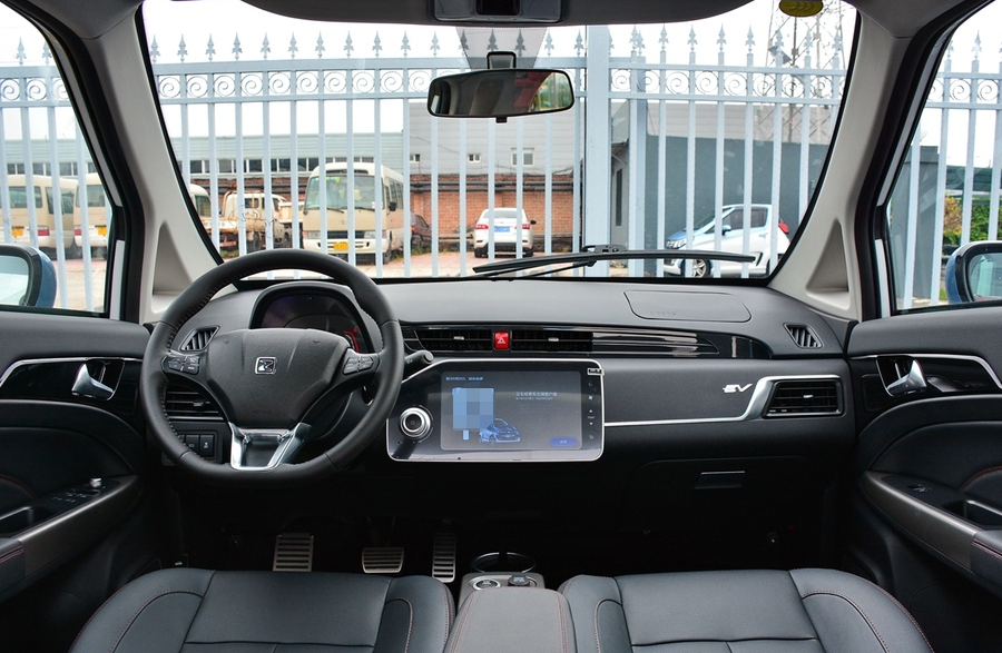 车身线条流畅的设计风格,众泰e200新能源,深受人们的喜爱