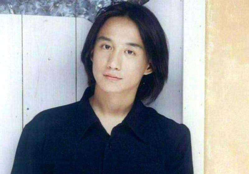 和张国荣比帅?黄磊早年和张国荣合照爆出,颜值不输当代小鲜肉