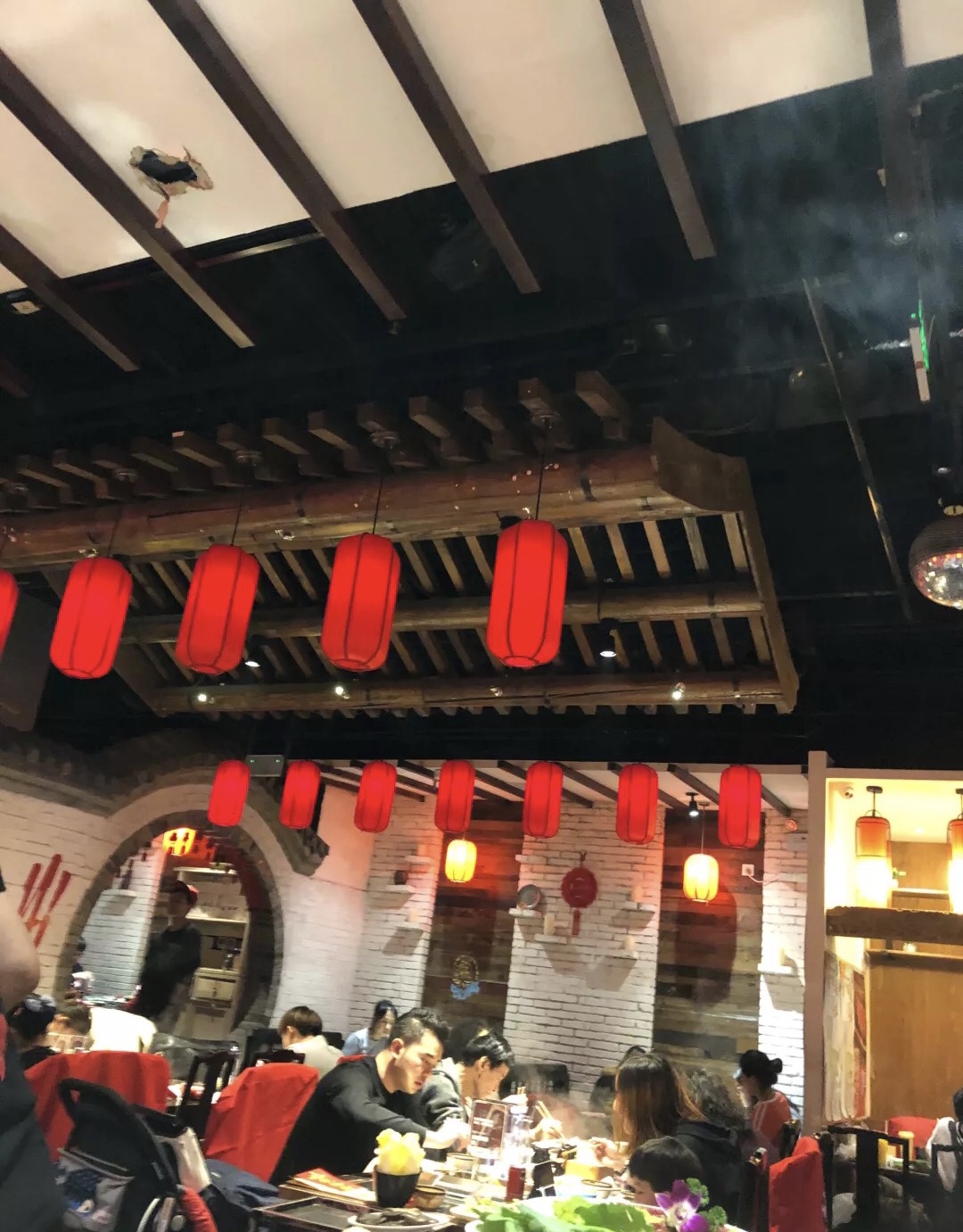 黄晓明,任泉,李冰冰, 餐厅名称热辣壹号